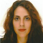 Profesora doctora en Bellas Artes con máster en Arte: Idea y Producción y máster del profesorado.